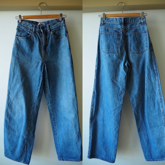 Uniqlo wide-legged jeans, medium wash - Picture 1 of 5
